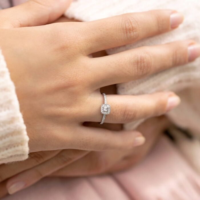 anillo-compromiso-y-diamantes-